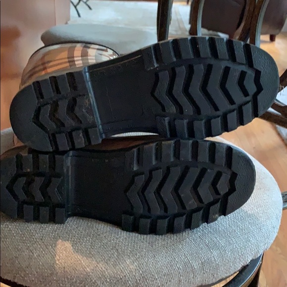 Burberry rain boots - Picture 3 of 8